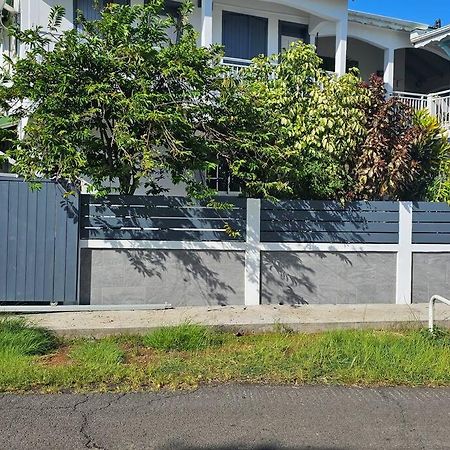 Au Coin Du Phare Apartment Goyave Ngoại thất bức ảnh